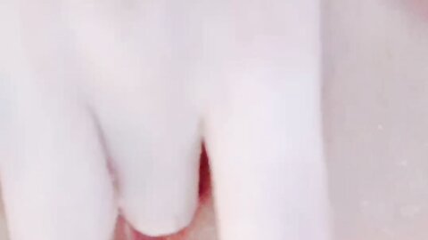 Skinny Asian Girl Fuck Herself At Home 用手让自己高潮喷水