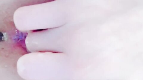 Skinny Asian Girl Fuck Herself At Home 用手让自己高潮喷水