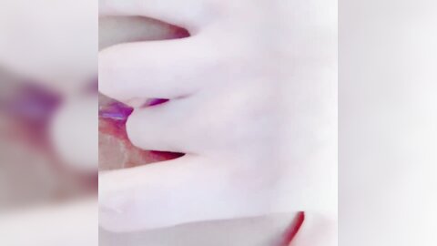Skinny Asian Girl Fuck Herself At Home 用手让自己高潮喷水