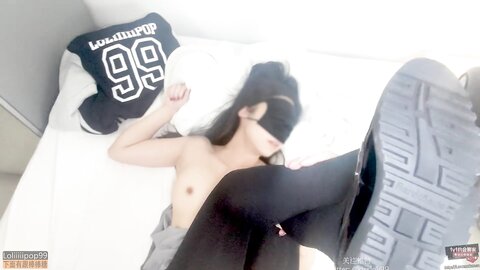 I Fucked My Streamer Roommate After I Caught Her Masturbating 我的室友竟是色情女