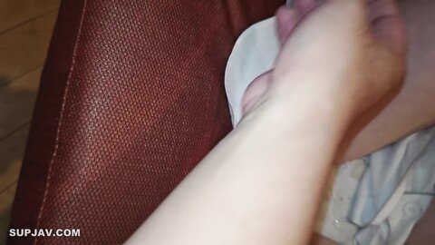 4692702 SSS-grade fair-skinned neat and clean girl who takes off her underwear with `Unsho` and comes on the electric horns. ****zynxzjo* She is left to be fucked by her creepy uncle.