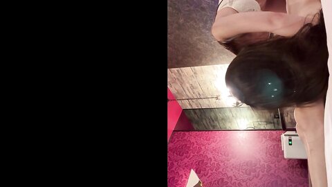 4703596 Très belle célibataire XX Ils n`arrivent pas à rembourser l`argent qu`ils m`ont prêté, alors je leur **pzzyxqx*z**ed s`ils me paient avec leur corps.