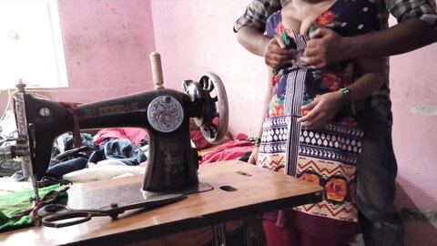 Kapada Silane Gai Ladaki Ko Darji Ne Acche Se Chod Diya