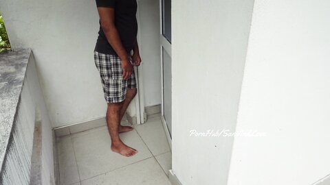 අනේ පැටියෝ එපා හබී එළියේ බලන් ඉන්නේ Sri Lankan Husband Shares Wife