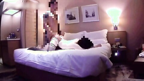 91夯先生034-约刚为人妻的超白嫩性感少妇偷情大奶子上夹着2个铃铛操的美女说太爽了里面好涨啊