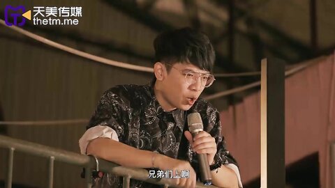 TMW128改装车派对性感尤物帮忙转大人