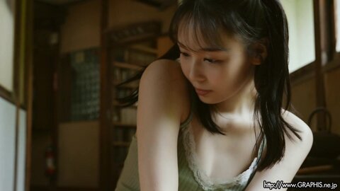 Graphis Gals – Ami Tokita 時田亜美 Naivety Clip 3