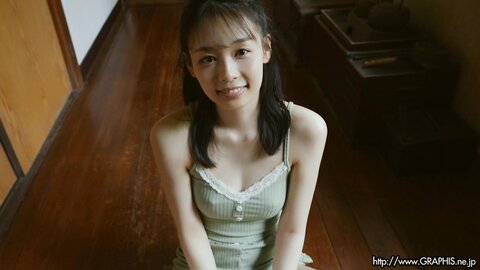 Graphis Gals – Ami Tokita 時田亜美 Naivety Clip 3