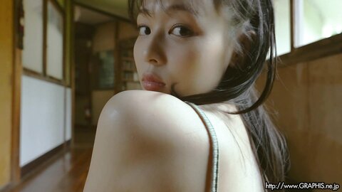 Graphis Gals – Ami Tokita 時田亜美 Naivety Clip 3