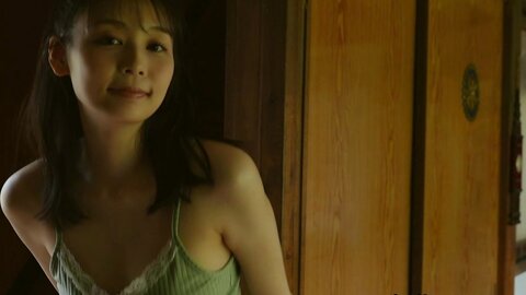 Graphis Gals – Ami Tokita 時田亜美 Naivety Clip 3