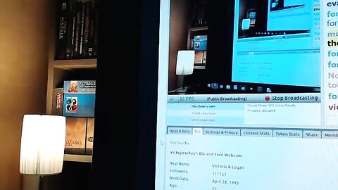 Vickypeaches 01 (Bondage, Camgirl)