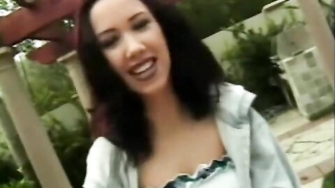 Guy Gives Hard Fuck To Sexy Girls Pussy Outside