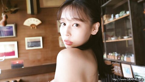 Graphis Gals – Ami Tokita 時田亜美 Naivety Clip 6