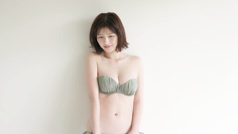 Friday Yuzuha Saeki 冴木柚葉 – Monthly Girl 047 マンスリーガール047