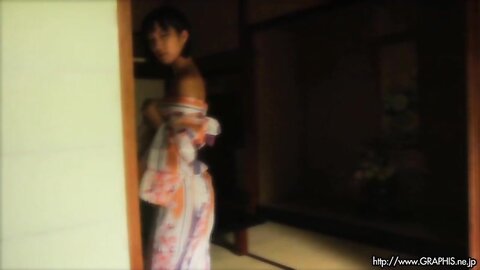 Graphis Gals – Riku Minato 湊莉久 Carbonated Clip 1