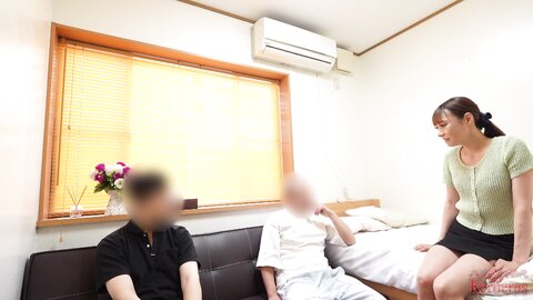 4736937 Exclusive[Uncensored x Personal Photography]**pzzyxqx*z* Tall, slender and with a moaning voice, a housewife boldly engages in a threesome in her own home with her partner! A married woman who is over