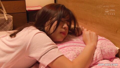 Playing with my stepsister's ass while she's asleep (NHDTB-371)