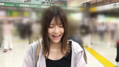 YMDD-465 Machiapu-chan! A Beautiful Girl Layer Is In Reason Off Mode In The City! Unexpected Nakadashi Sex...