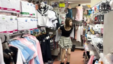 YMDD-465 Machiapu-chan! A Beautiful Girl Layer Is In Reason Off Mode In The City! Unexpected Nakadashi Sex...