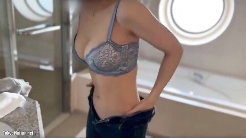 色白巨乳のお姉さん