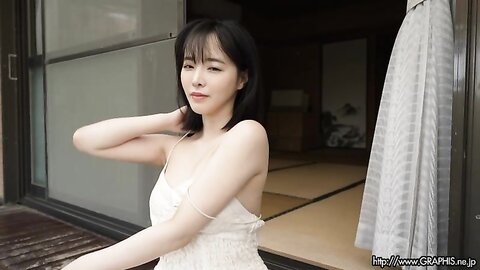 Graphis Gals – Tsubaki Sannomiya 三宮つばき Passionate Gaze Clip 1