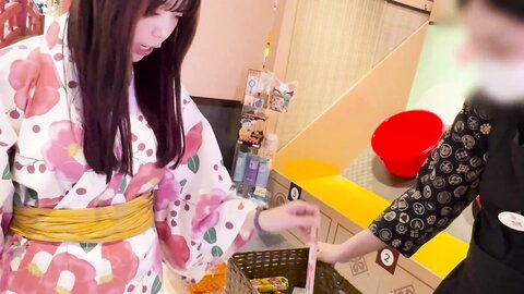 Yukata Date With A Pure And Innocent Smile