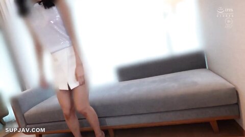 The girl with long, hot legs who trains muscles contacts me on Instagram (NPJS-088)