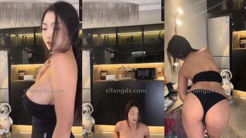 最新抖音泄密，百万粉天然豪乳反差婊【小熊软糖、温可儿】重金一对一，脸穴同框道具插逼